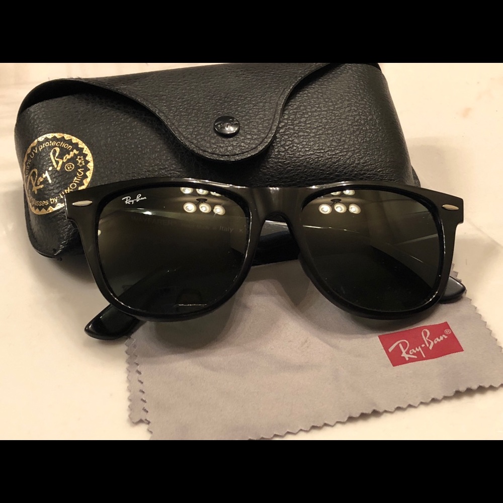 Ray-Ban Wayfarers. Size large